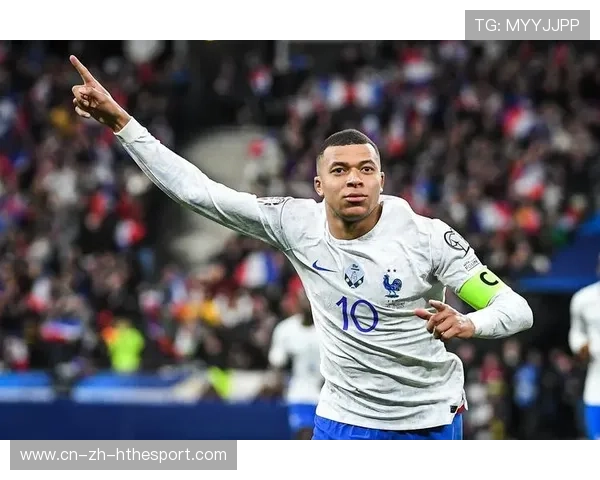 姆巴佩直播首次展示卧室,球迷惊呼太朴素 姆巴佩直播首次展示卧室,球迷惊呼太朴素