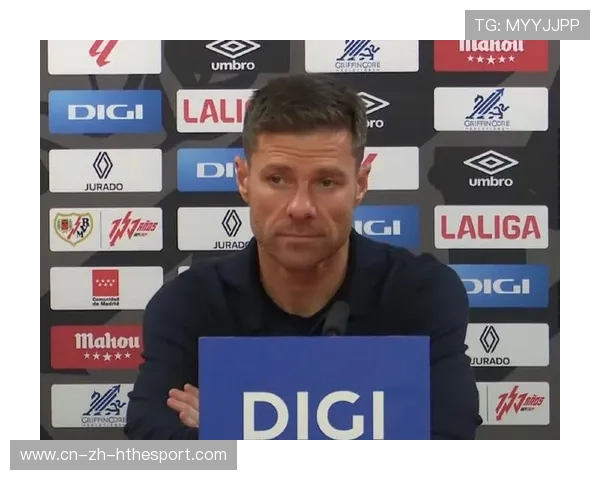 阿隆索赛后偷笑被拍到 阿隆索赛后偷笑被拍到