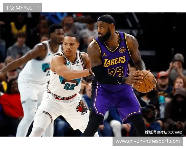 湖人3连胜后，雷迪克点名小詹，里夫斯情商高，东契奇还很谦虚，组图_湖人大胜勇士 詹皇以一敌四库里倒地