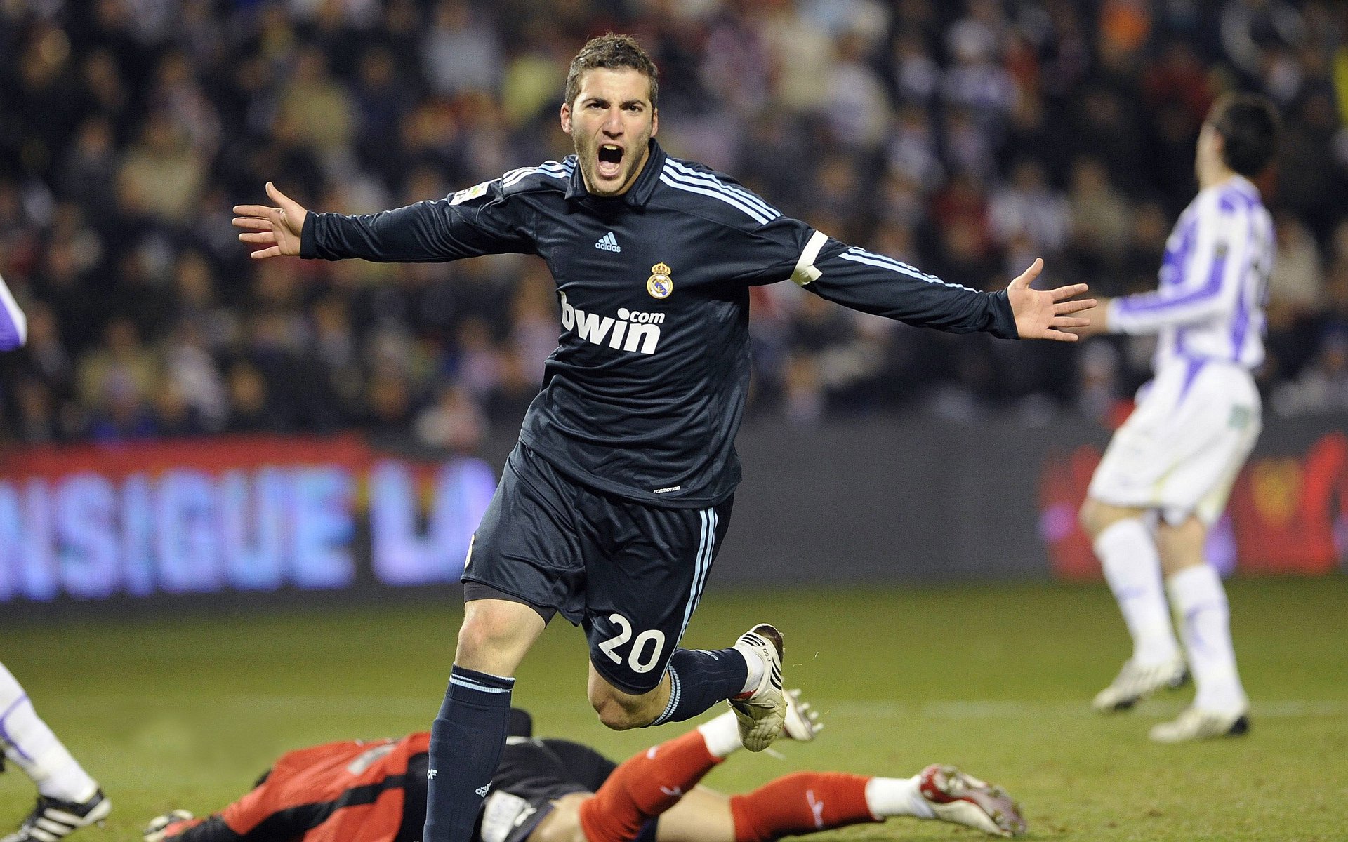 广东宏远争冠在即，豪门首轮大胜引人关注！，广东宏远正式完成重磅签约