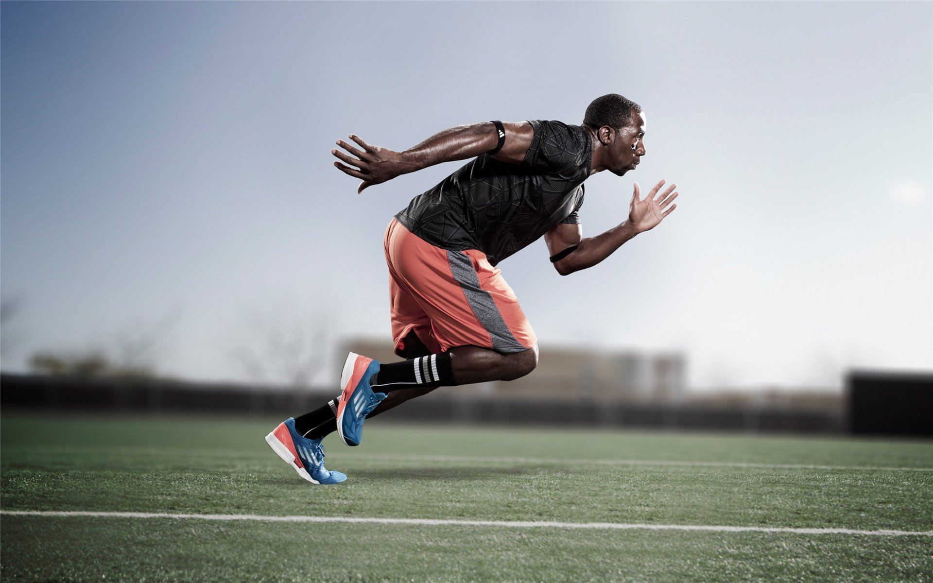 篮球让青春更加闪耀辉煌，篮球让青春灿烂